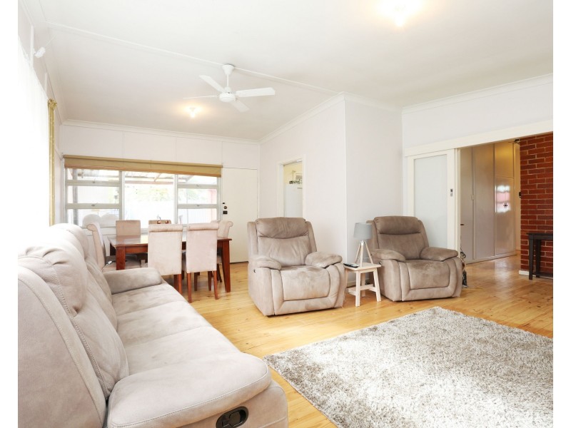 6 Wallace Road, Elizabeth Vale SA 5112