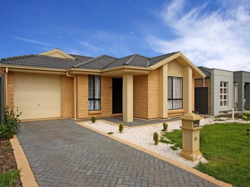 98 Lakeside Drive, Andrews Farm SA 5114