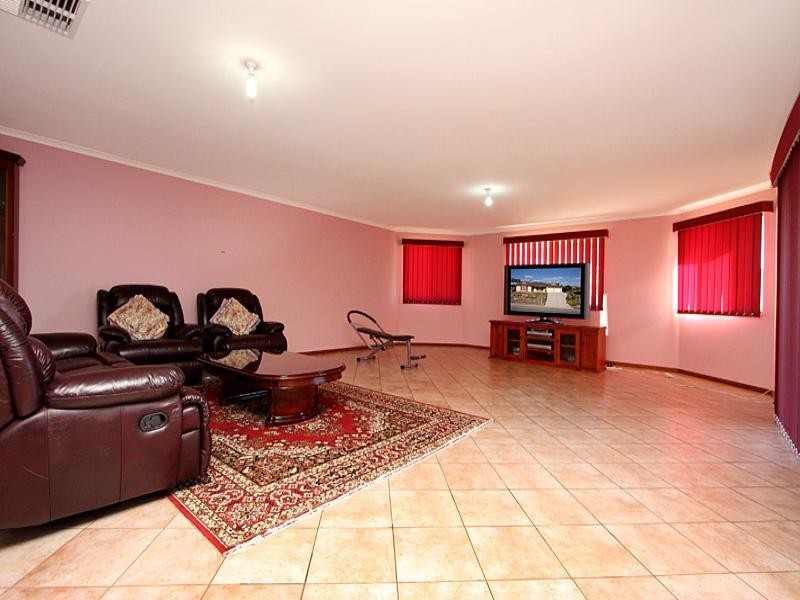 90 Highfield Drive, Hillbank SA 5112