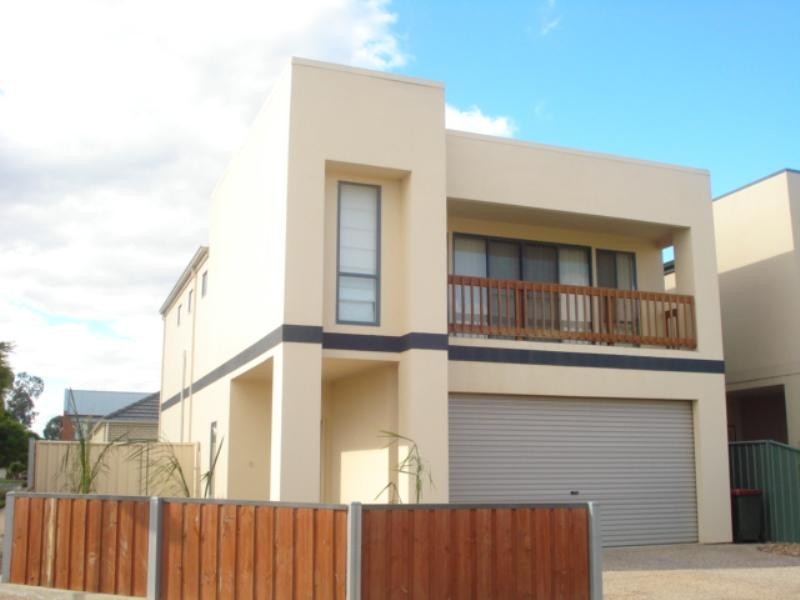 40A Windermere Cresent, Mawson Lakes SA 5095