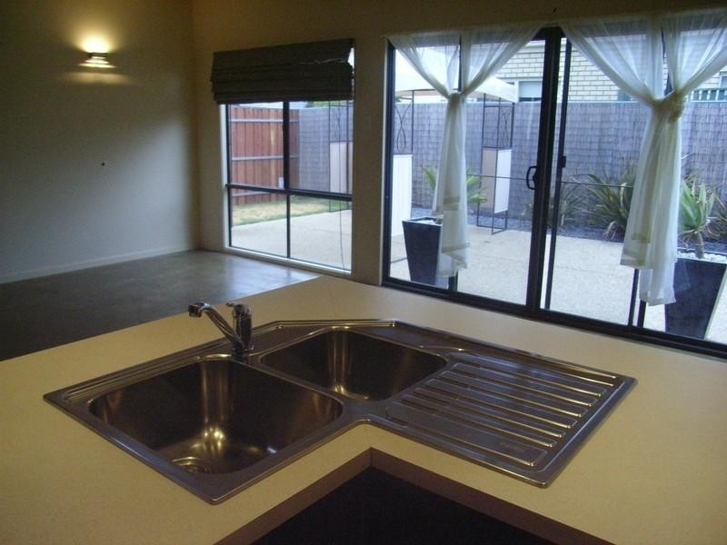 40A Windermere Cresent, Mawson Lakes SA 5095