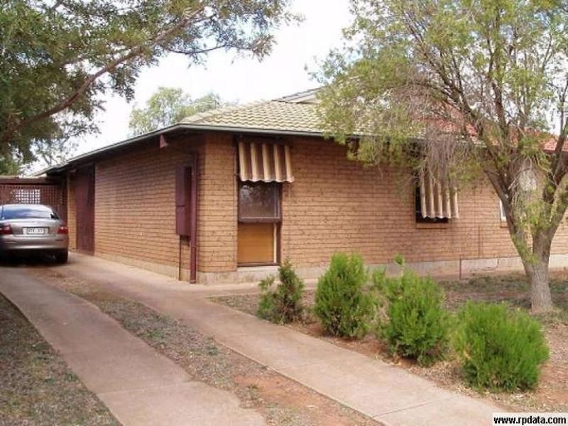 5 Warooka Cresent, Smithfield SA 5114