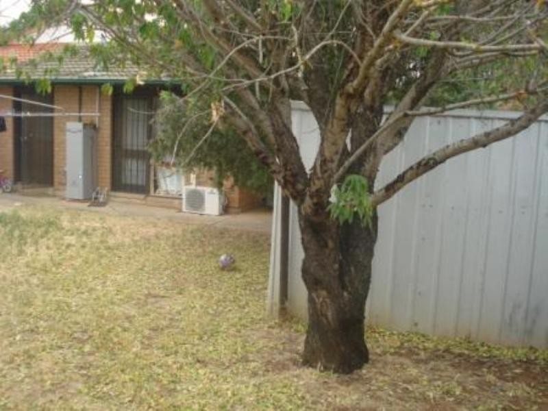 5 Warooka Cresent, Smithfield SA 5114