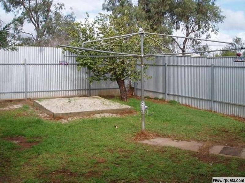5 Warooka Cresent, Smithfield SA 5114