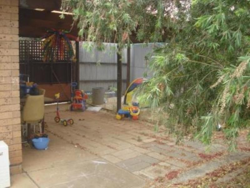 5 Warooka Cresent, Smithfield SA 5114