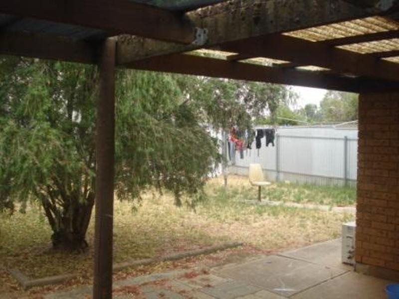 5 Warooka Cresent, Smithfield SA 5114