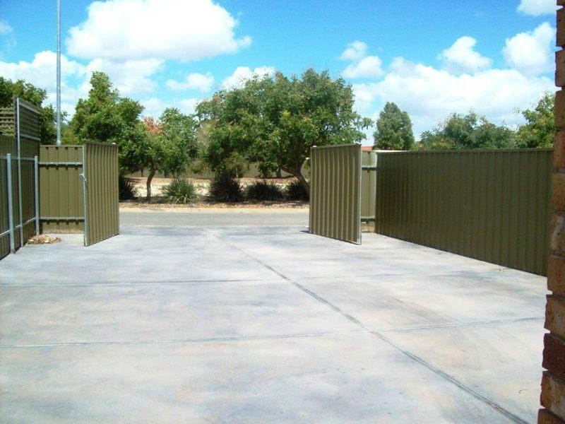 61 President Avenue, Andrews Farm SA 5114