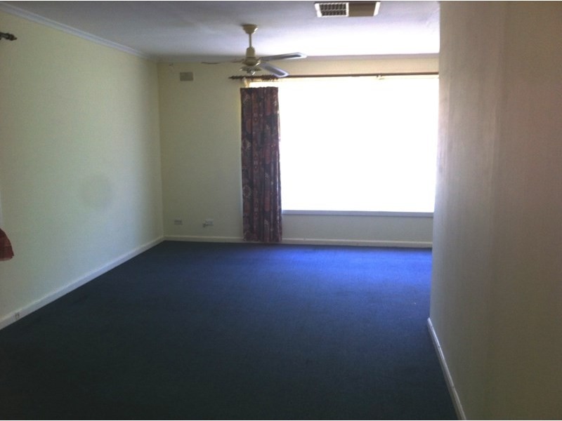 8 Uphall Street, Elizabeth Park SA 5113