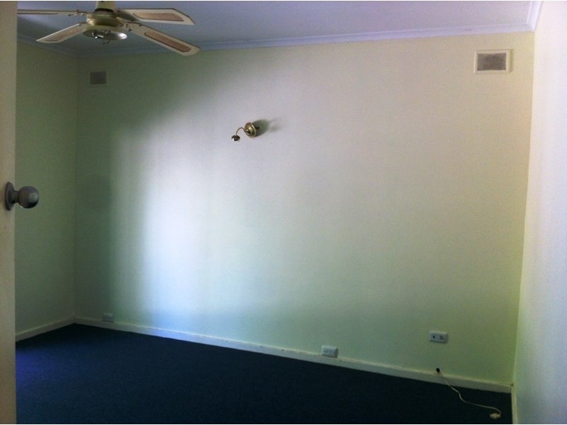 8 Uphall Street, Elizabeth Park SA 5113