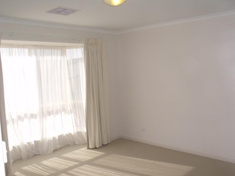 18 Burwood Road, Munno Para West SA 5115