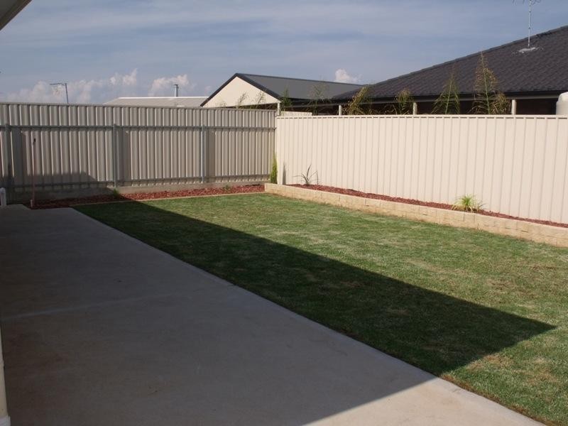 18 Burwood Road, Munno Para West SA 5115