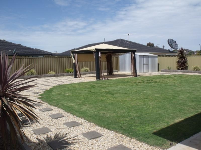 6 Dawn Close, Andrews Farm SA 5114