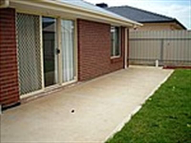 18 Burwood Road, Munno Para West SA 5115