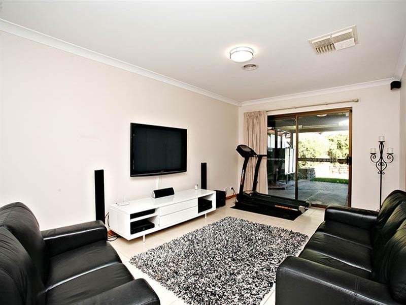 6 Roberts Crescent, Hope Valley SA 5090