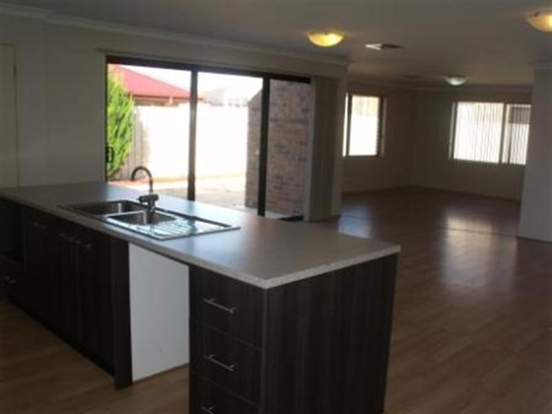 2 Overlander Way, Smithfield SA 5114