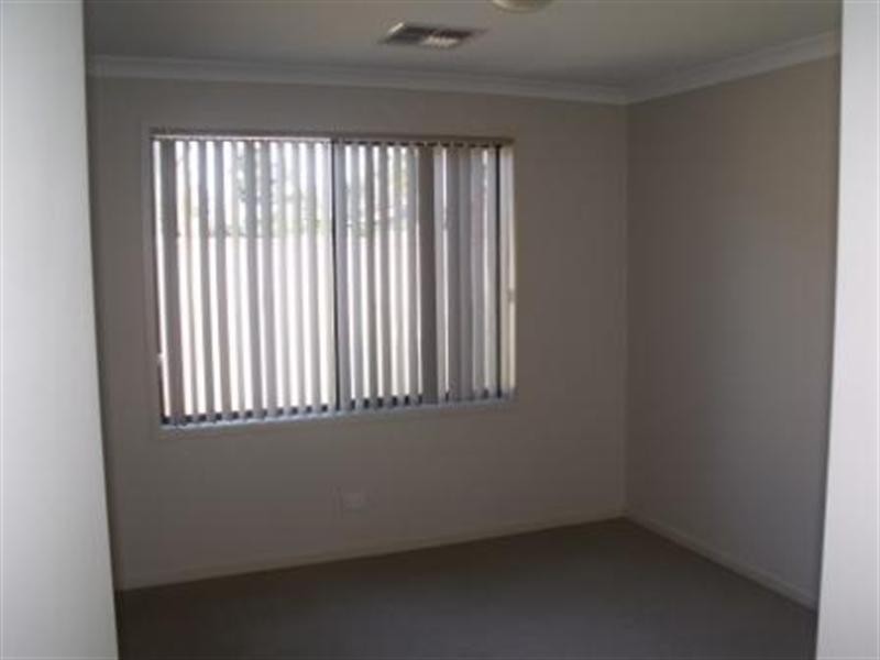 2 Overlander Way, Smithfield SA 5114