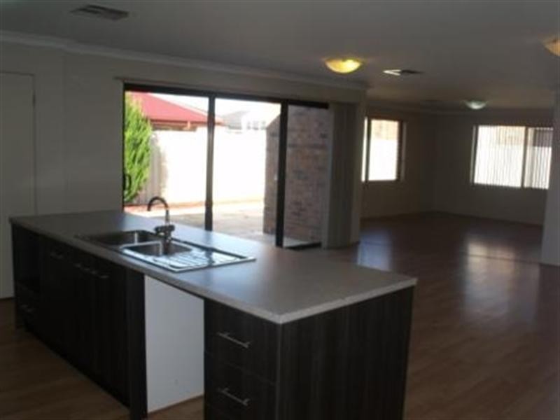 2 Overlander Way, Smithfield SA 5114