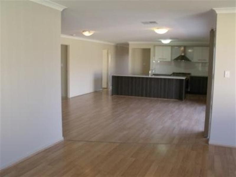 2 Overlander Way, Smithfield SA 5114