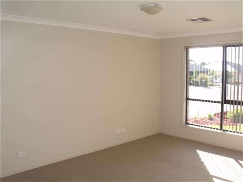 2 Overlander Way, Smithfield SA 5114