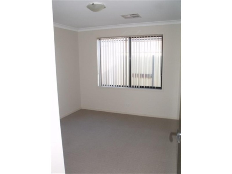 2 Overlander Way, Smithfield SA 5114