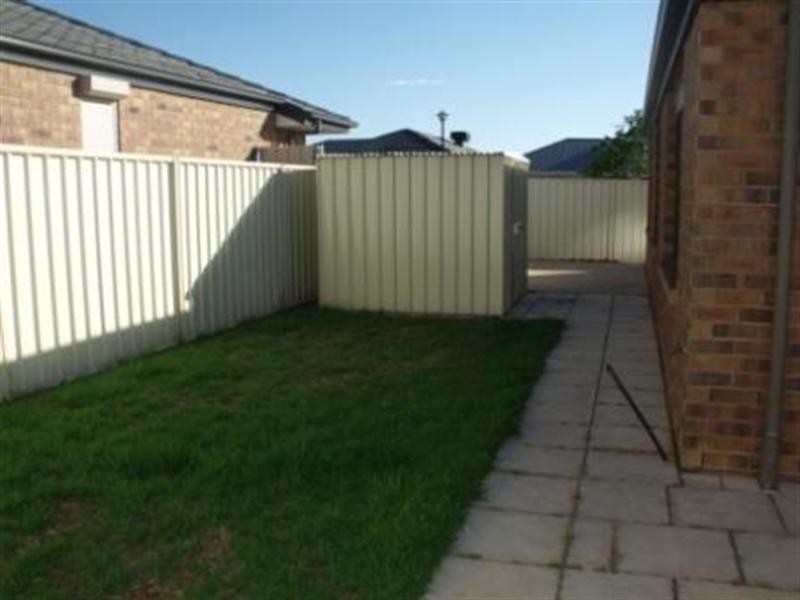 2 Overlander Way, Smithfield SA 5114