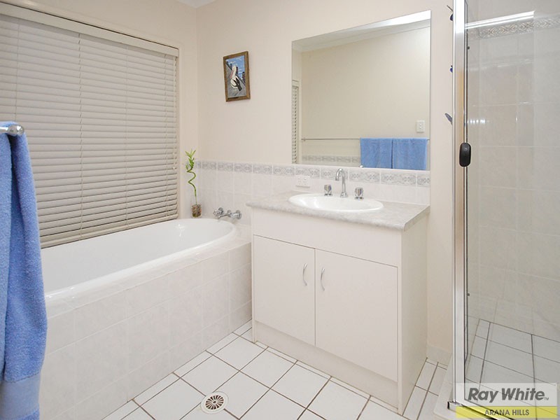 4 Jones Place, Arana Hills QLD 4054