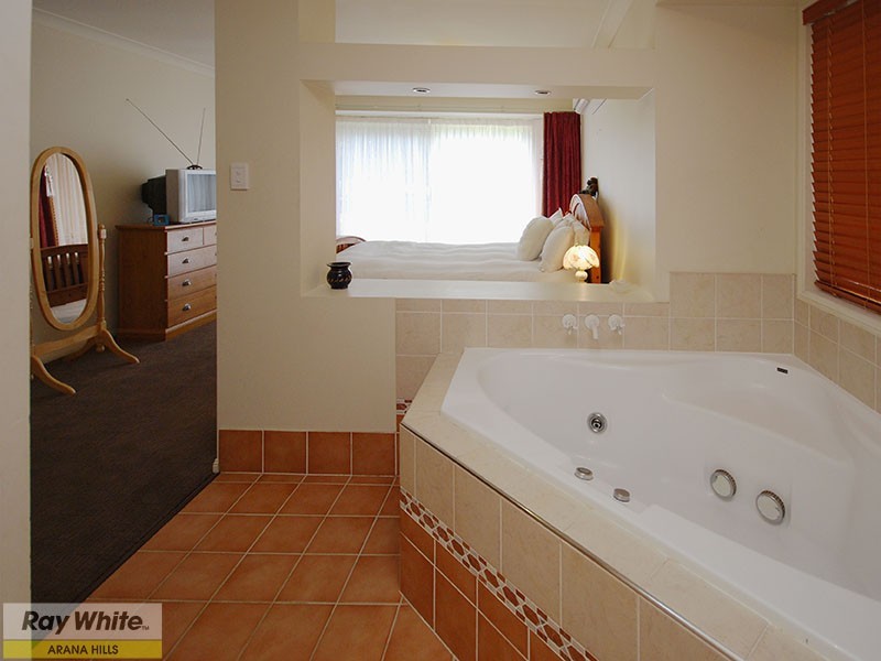 20 Reginald Avenue, Arana Hills QLD 4054