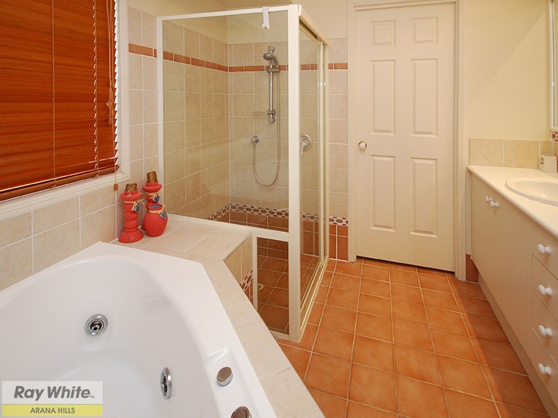 20 Reginald Avenue, Arana Hills QLD 4054