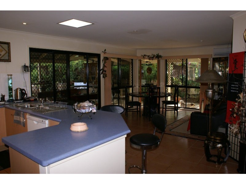 4 Woodbeck Court, Ferny Hills QLD 4055