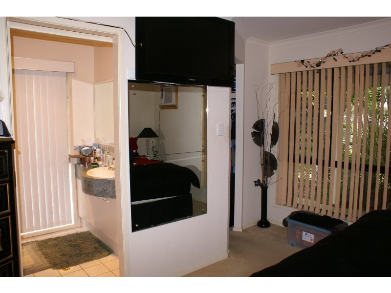 4 Woodbeck Court, Ferny Hills QLD 4055