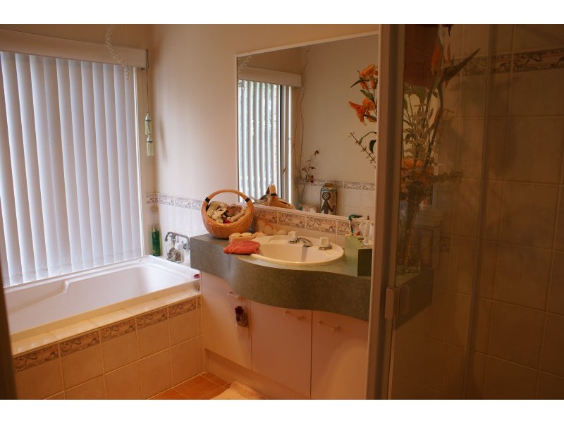 4 Woodbeck Court, Ferny Hills QLD 4055