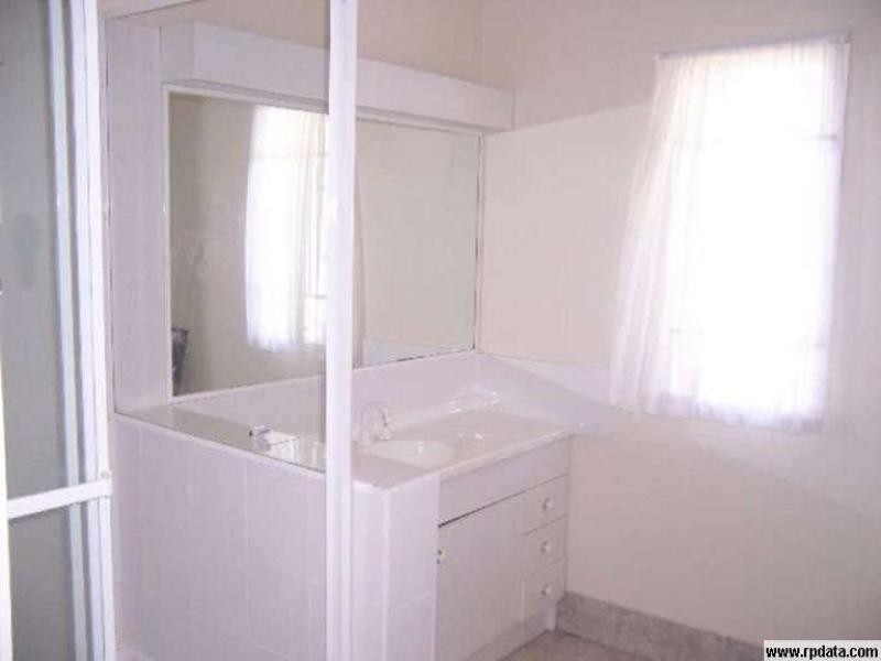 8 Hudson Avenue, Mitchelton QLD 4053