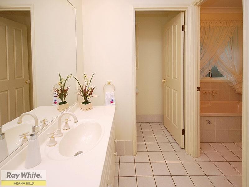 14 Thomas Place, Upper Kedron QLD 4055