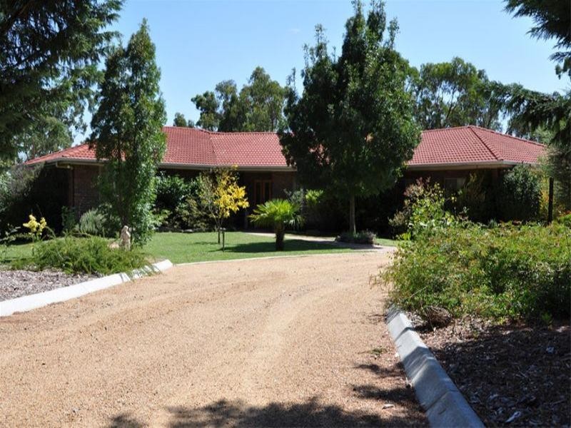 68 Roberts Road, Stanthorpe QLD 4380