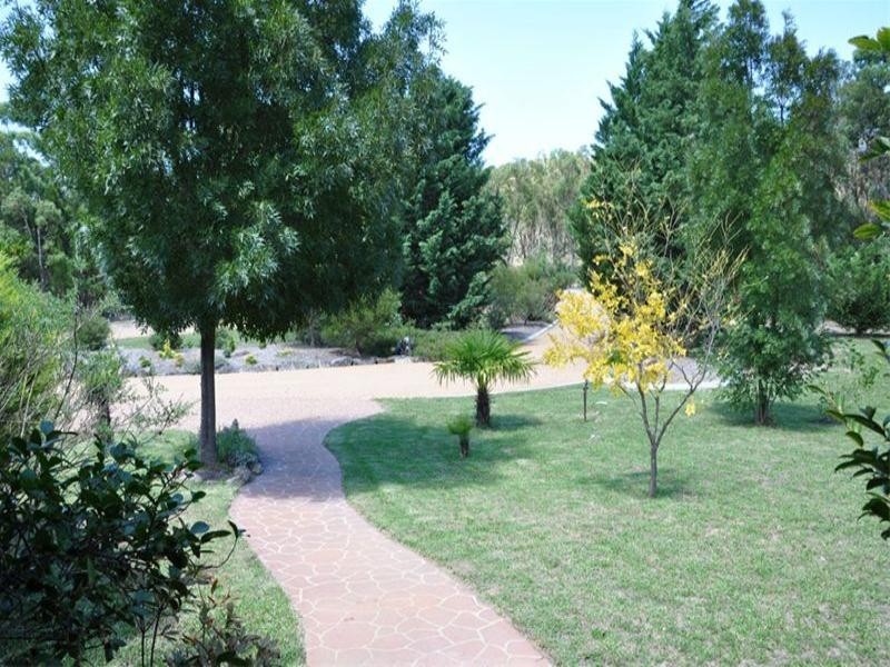 68 Roberts Road, Stanthorpe QLD 4380