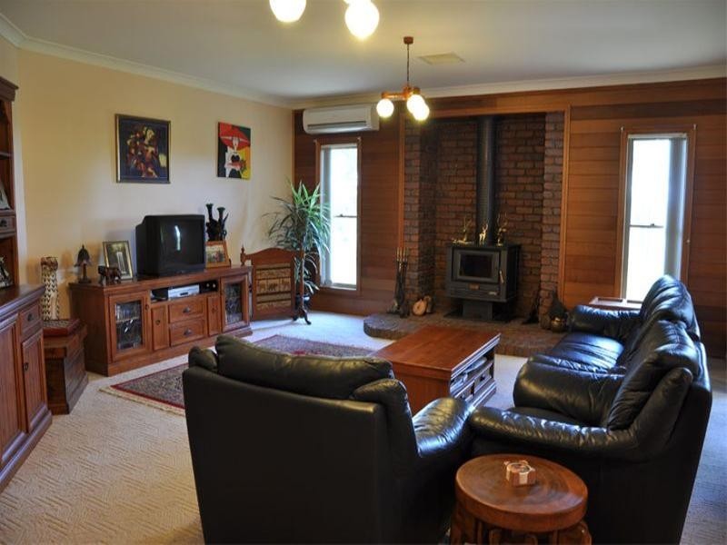 68 Roberts Road, Stanthorpe QLD 4380