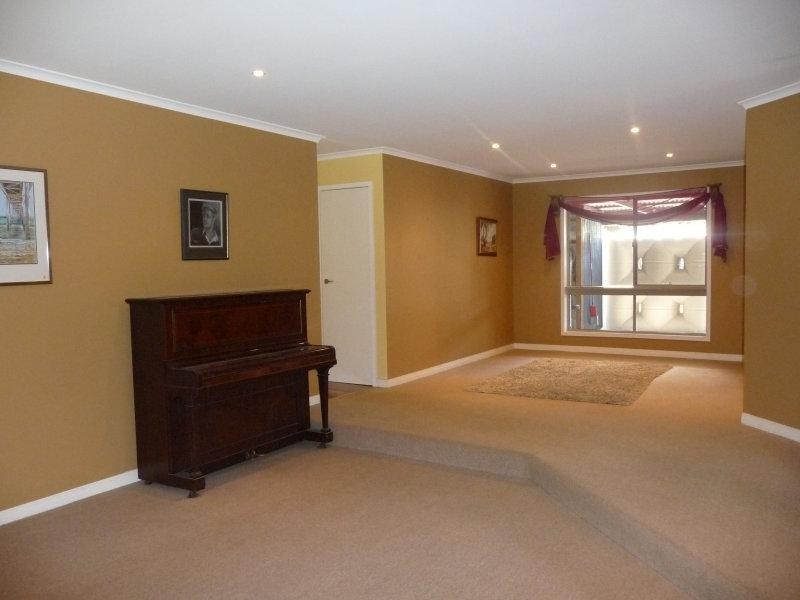 11 Pheobe Court, Bunya QLD 4055