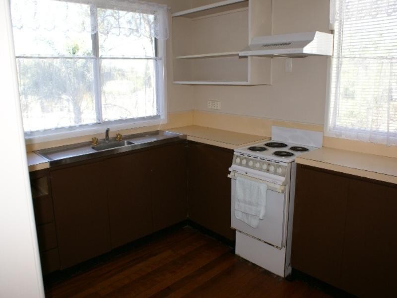 1129 South Pine Road, Arana Hills QLD 4054