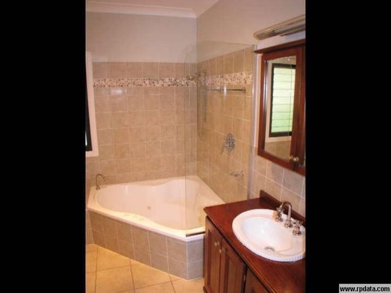 24 Berkeley Place, Ferny Grove QLD 4055