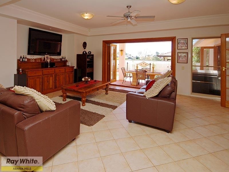 8 Dellwood Court, Ferny Hills QLD 4055