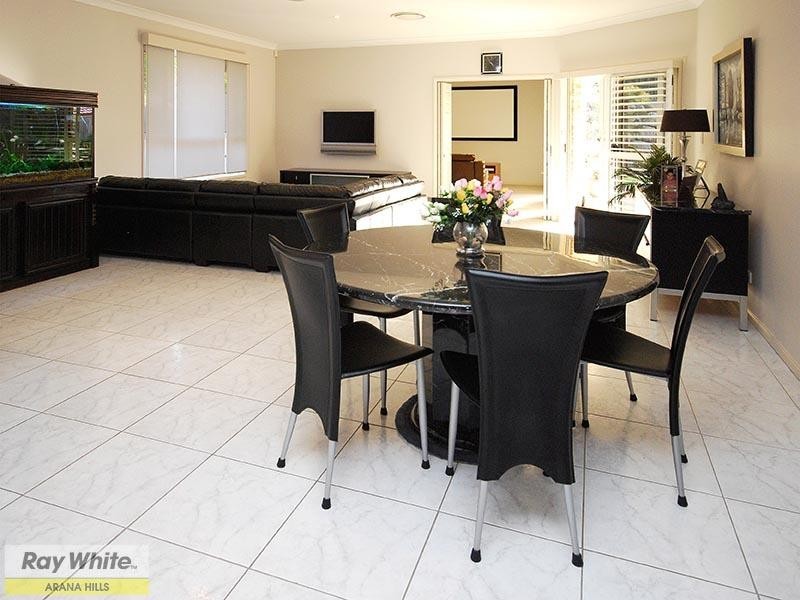 8 Coolgardie Court, Arana Hills QLD 4054