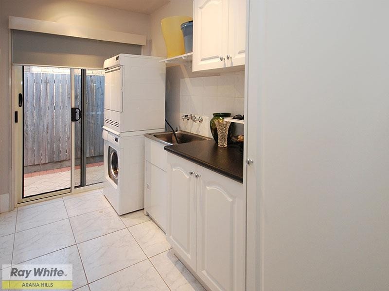 8 Coolgardie Court, Arana Hills QLD 4054