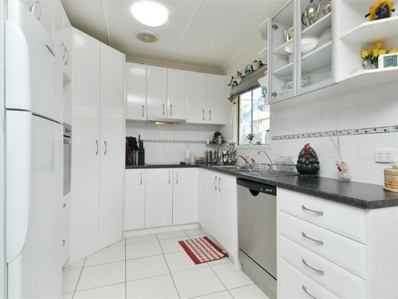 13 Yanderra Avenue, Arana Hills QLD 4054