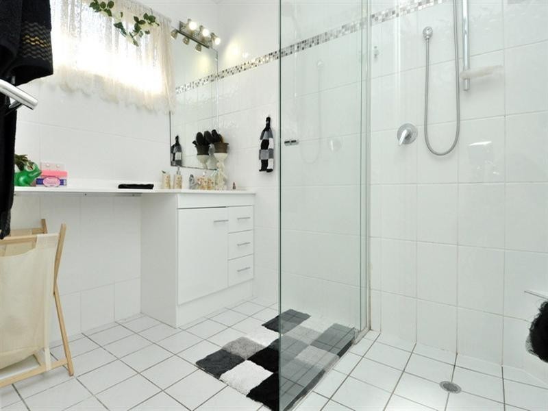 13 Yanderra Avenue, Arana Hills QLD 4054