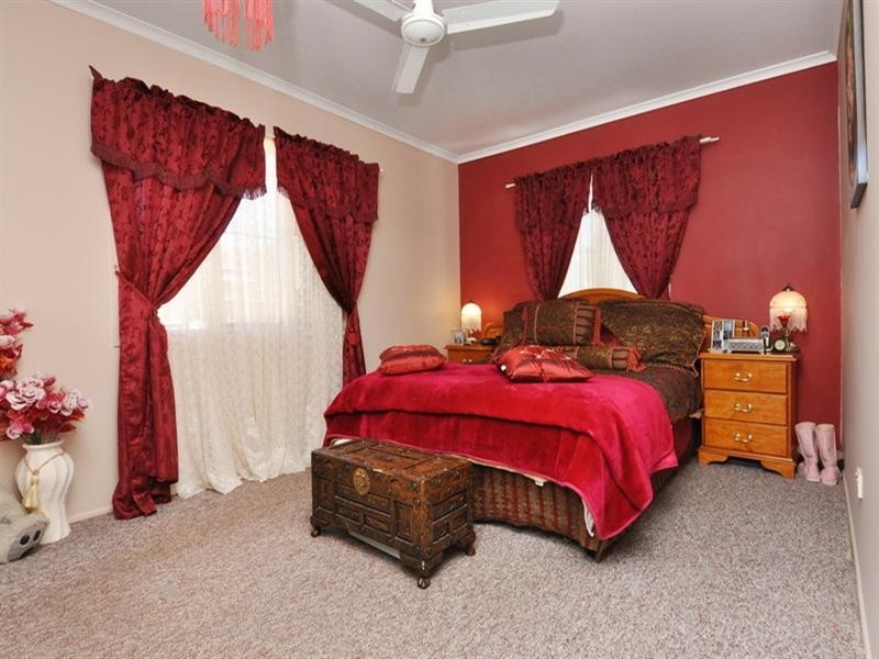 13 Yanderra Avenue, Arana Hills QLD 4054