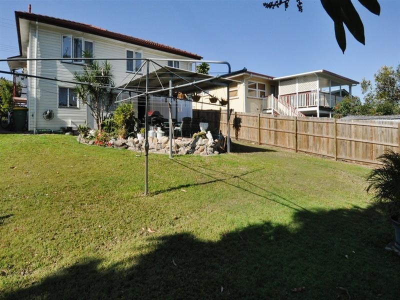 13 Yanderra Avenue, Arana Hills QLD 4054