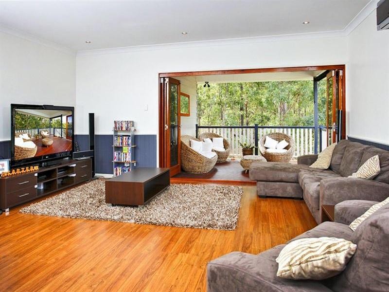 4 Crampton Court, Arana Hills QLD 4054