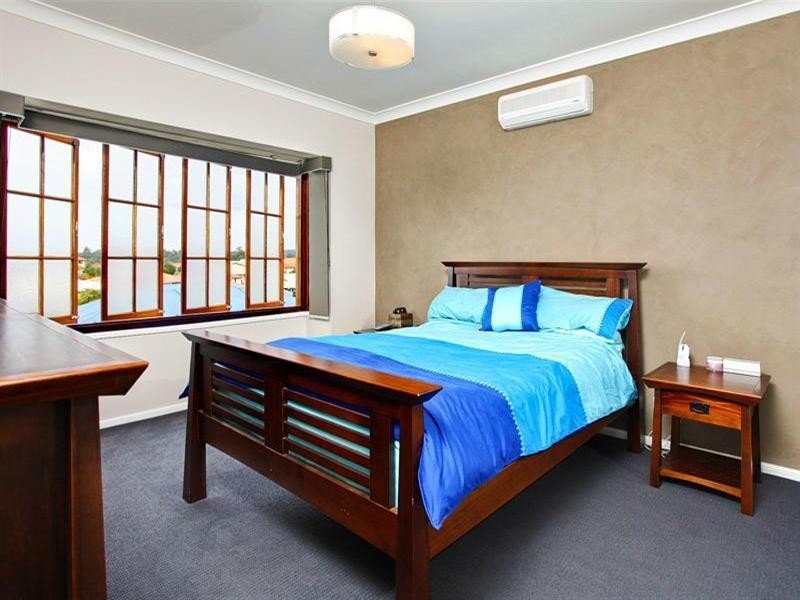 4 Crampton Court, Arana Hills QLD 4054