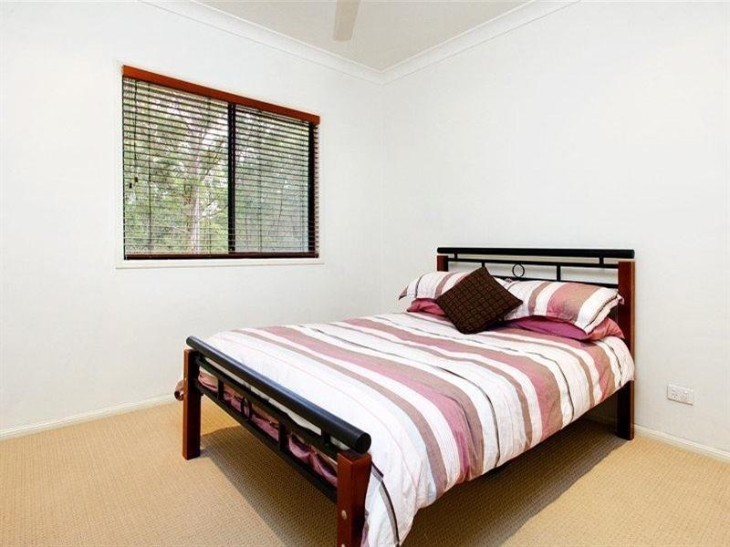 4 Crampton Court, Arana Hills QLD 4054