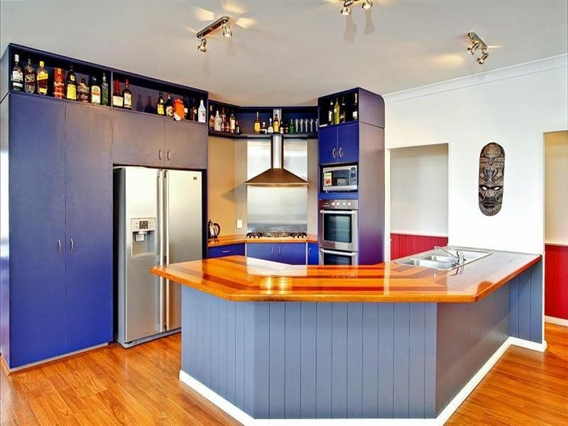 4 Crampton Court, Arana Hills QLD 4054